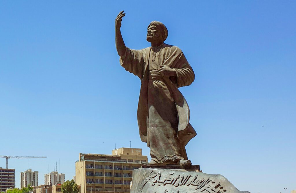 تمثال_المتنبي_في_بغداد
