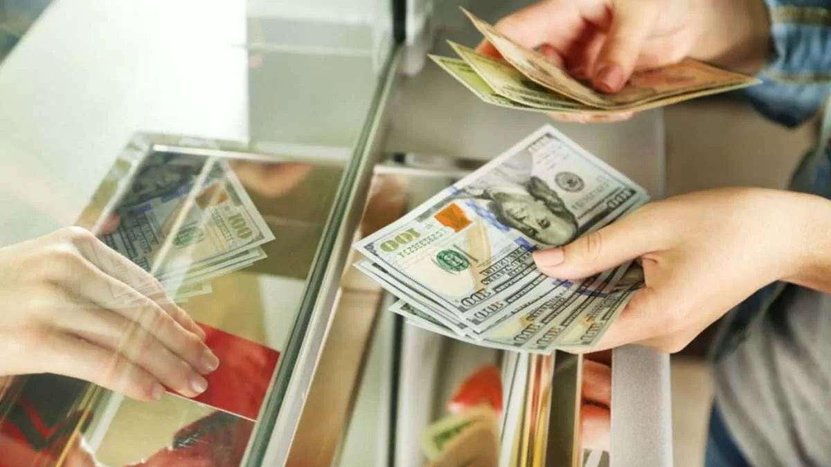 إدارة النقود وتوفير المال