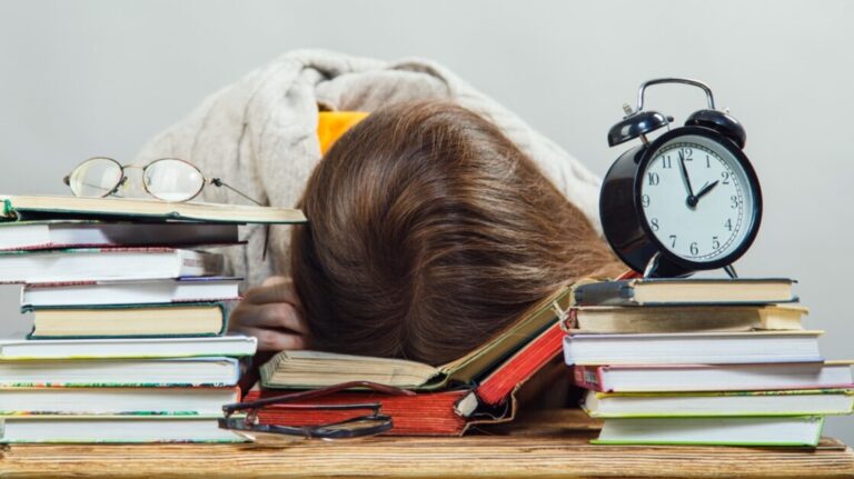 التعامل مع ضغوط الامتحانات بذكاء