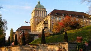 جامعة زيورخ في سويسرا تجربة تعليمية لا تنسى