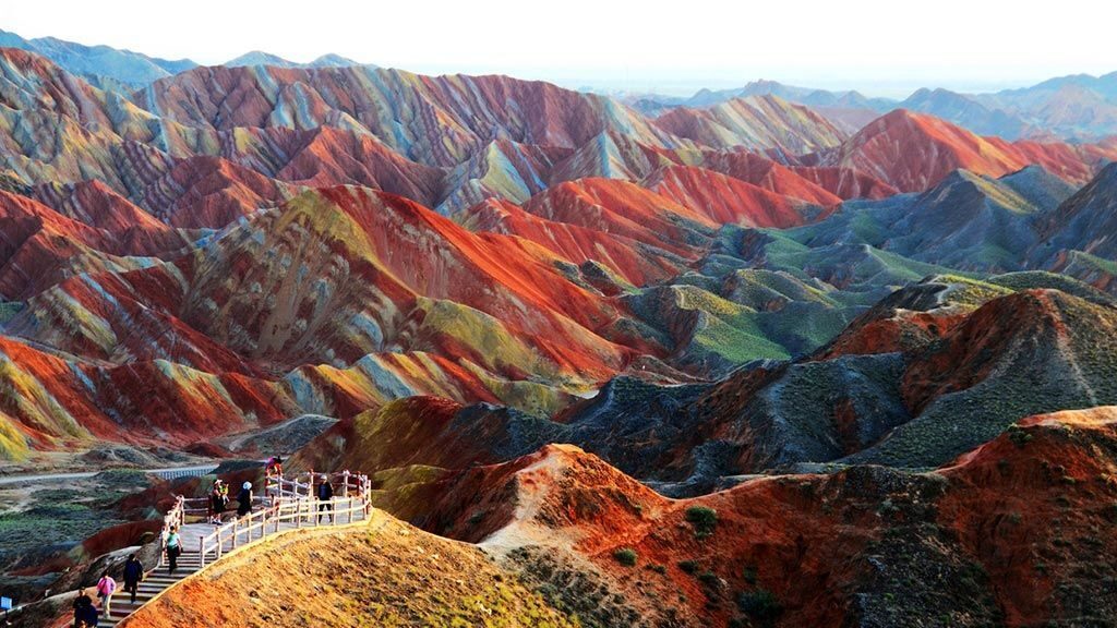 جبال قوس قزح الملونة .. تجسيد لإبداع الخالق فى جمال الطبيعة