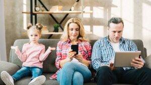 العلاقات الأسرية في العصر الرقمي